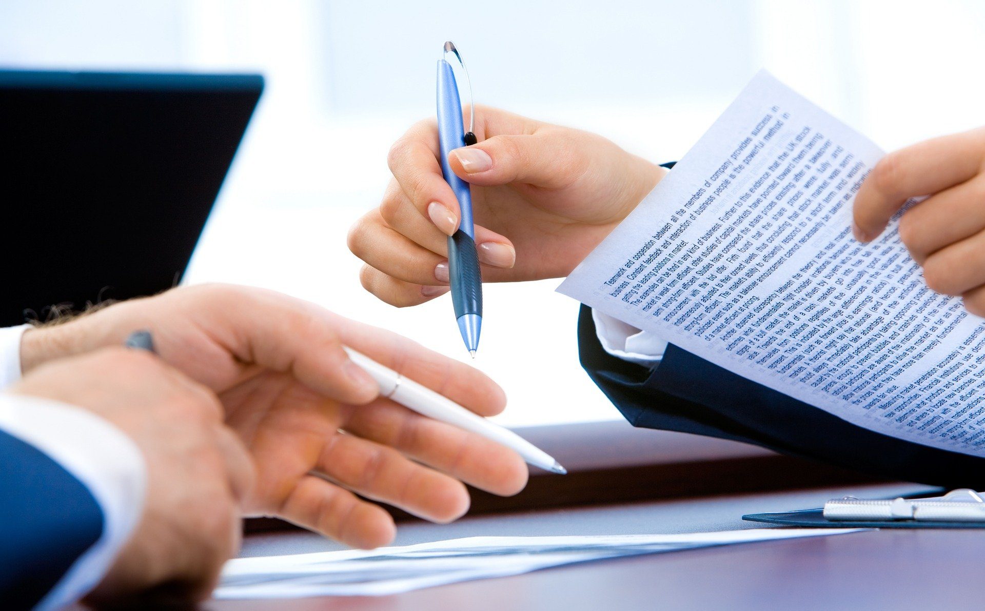 Tietokone ja taloushallinnon työvälineet